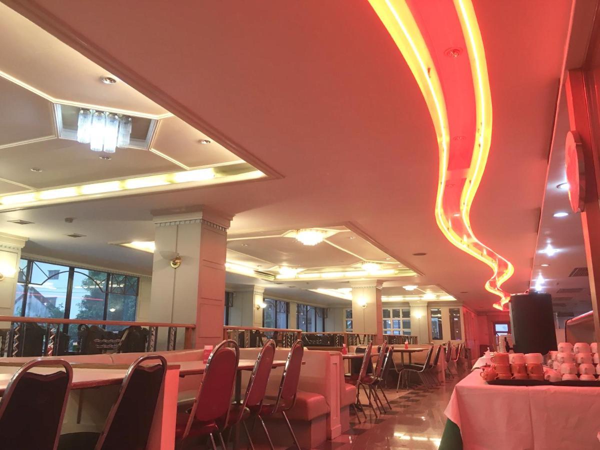 Jumbotel Hotel Банкок Екстериор снимка